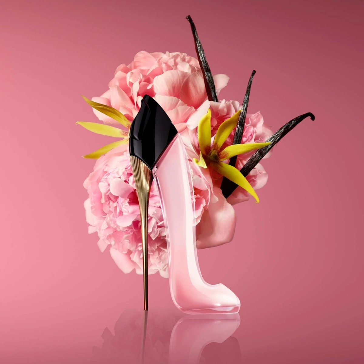 Good Girl Blush zwischen Blumen