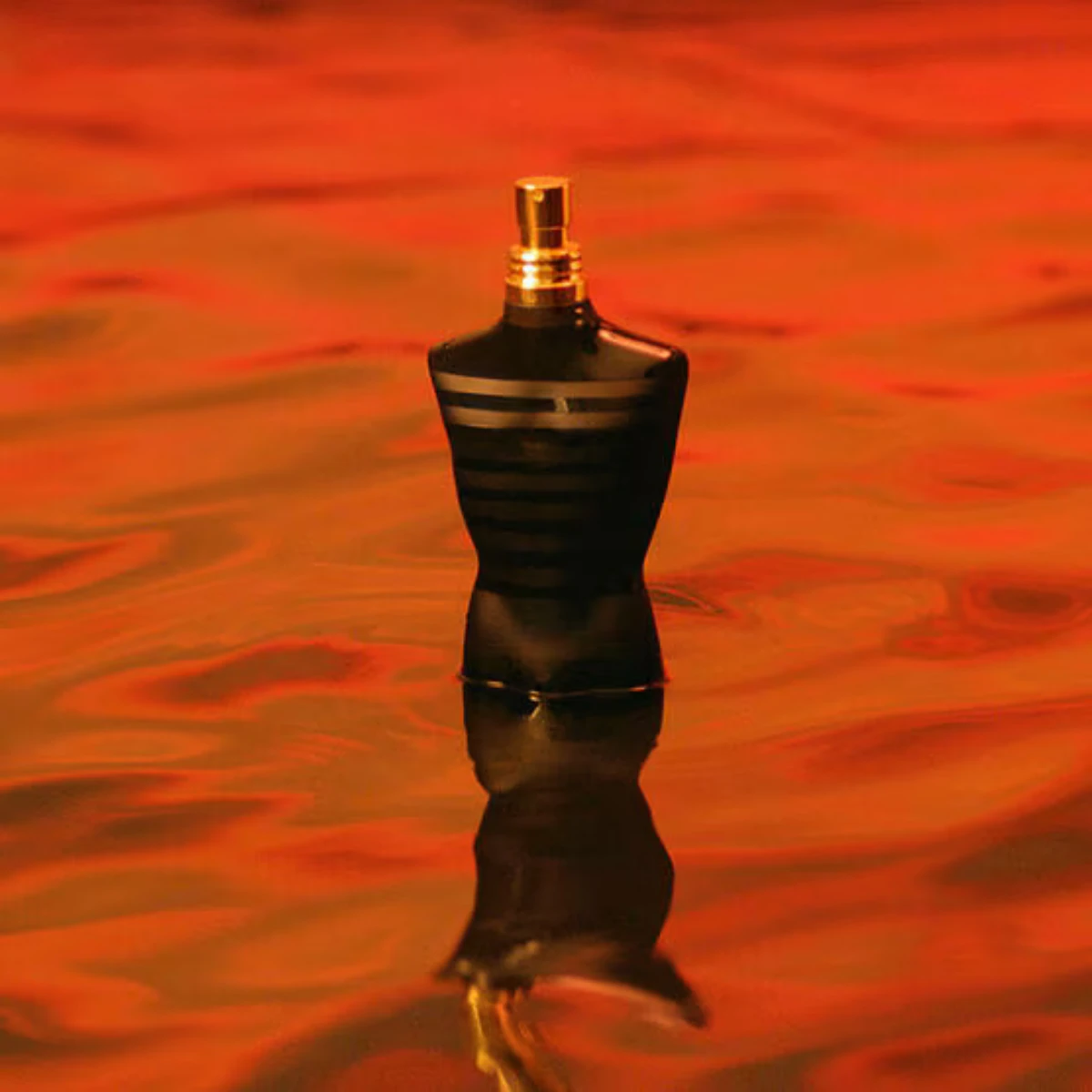 Le Male Le Parfum über Wasser